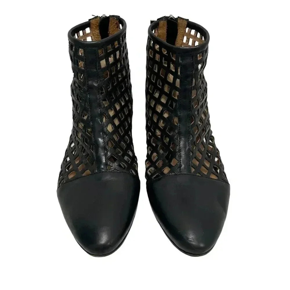 Aquatalia Perforated Fishnet Laser Cut Ankle Booties Black Leather Women’s 6 - Picture 4 of 10